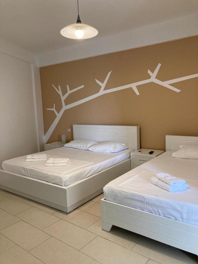 Aldi'S Guest House Vlore Exterior photo