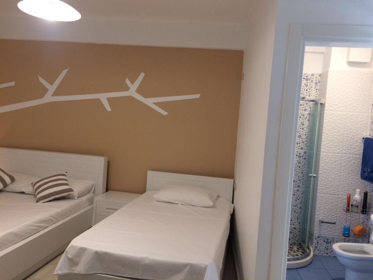 Aldi'S Guest House Vlore Exterior photo
